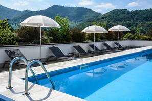 Seasonal outdoor pool - Regal Hotel & Apartments (Brescia)