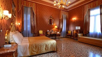 Junior Studio Suite | Premium bedding, Select Comfort beds, in-room safe, desk
