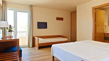 2 habitaciones, caja de seguridad en la habitación y escritorio