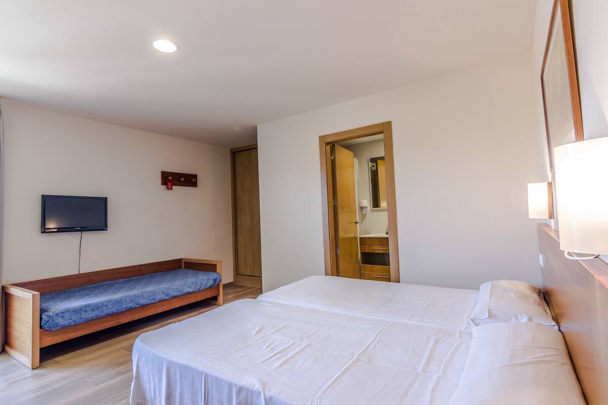 2 bedrooms, in-room safe, desk, soundproofing