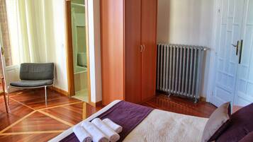 Gran Via Corner | Lakens van Egyptisch katoen, luxe beddengoed, een kluis op de kamer