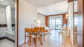 Double Room, Sea View | In-room safe, soundproofing, free cots/infant beds, free WiFi