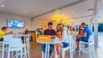 2 bars/lounges, poolside bar