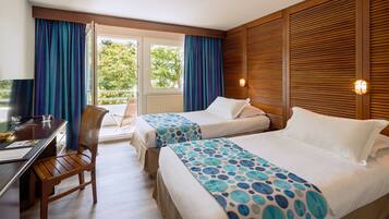 Coffres-forts dans les chambres, bureau, rideaux occultants