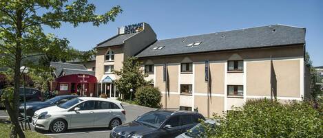 A hotel with a restaurant named "La Tour" and a sign for "Delton's Home".
