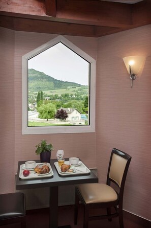 Daily buffet breakfast (EUR 9.90 per person)