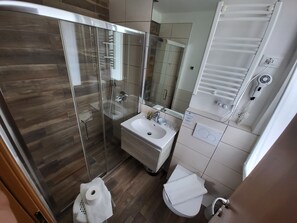 Standard Room, 1 Double Bed, Non Smoking, Lake View | Bathroom - Hotel Rosmari (Brenzone sul Garda)
