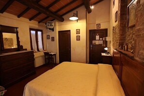 xxDouble Room | Roupas de cama premium, edredons de pluma, cofres nos quartos