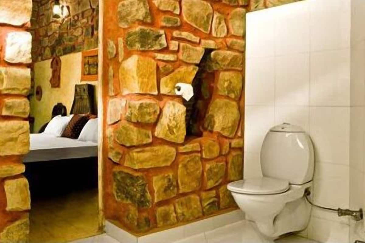 cottage (garden) | bathroom | shower, hair dryer, towels