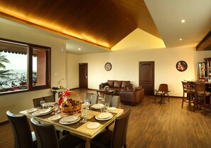 Family Room with Sea View | Oppholdsområde | TV