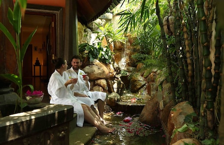 Couples treatment rooms, body treatments, body wraps, body scrubs