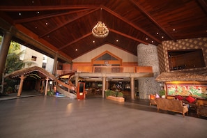 Interior entrance - Uday Samudra Leisure Beach Hotel (Neyyattinkara)