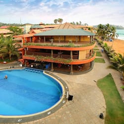Swim-up bar
