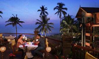 4 restaurantes; se sirven desayunos, almuerzos, cenas y marisco 