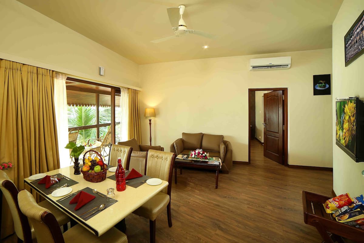 Ocean Breeze Suite Room | มินิบาร์, ตู้นิรภัยในห้องพัก, โต๊ะทำงาน, ห้องเก็บเสียง