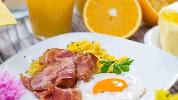 Desayuno buffet (EUR 11 por persona)