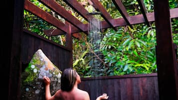 Bilik rawatan pasangan, sauna, tab panas, rawatan badan, aromaterapi