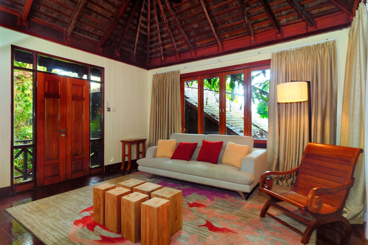 deluxe villa, multiple beds | living room | 32-inch lcd tv with satellite channels, tv, dvd player
