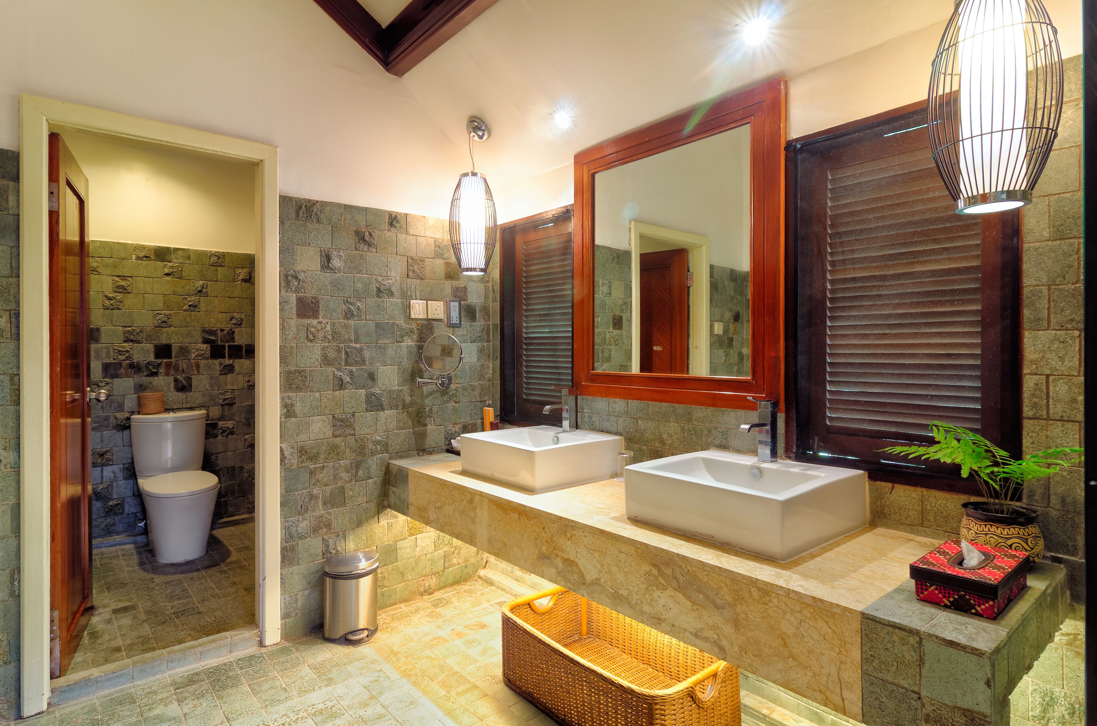 combined shower/bathtub, free toiletries, hair dryer, bathrobes