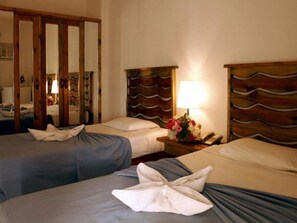 Caja fuerte y escritorio