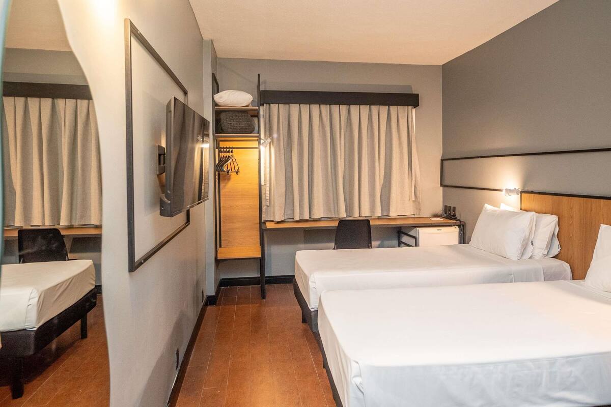 Minibar, coffres-forts dans les chambres, bureau, chambres insonorisées