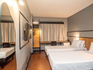 Superior Room, 2 Twin Beds | Minibar, in-room safe, desk, soundproofing - Ibis Belem Aeroporto (Belém)