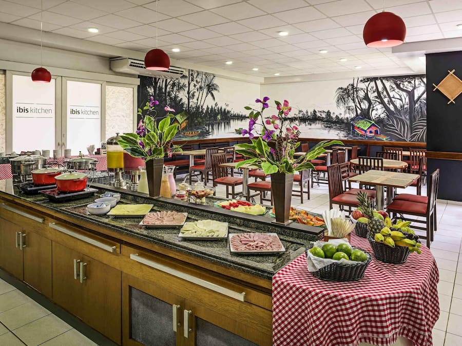 Daily buffet breakfast (BRL 42 per person)