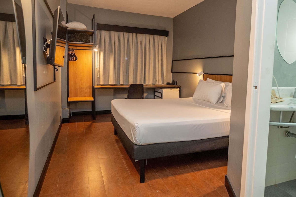 Superior Room, 1 Double Bed | Minibar, in-room safe, desk, soundproofing