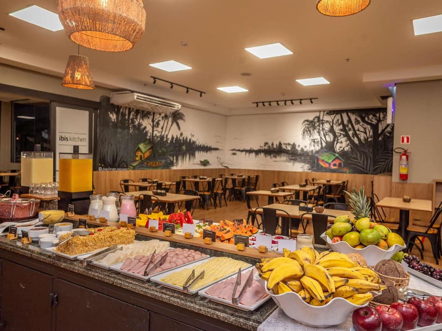 Bữa sáng buffet hàng ngày với phụ phí nhỏ