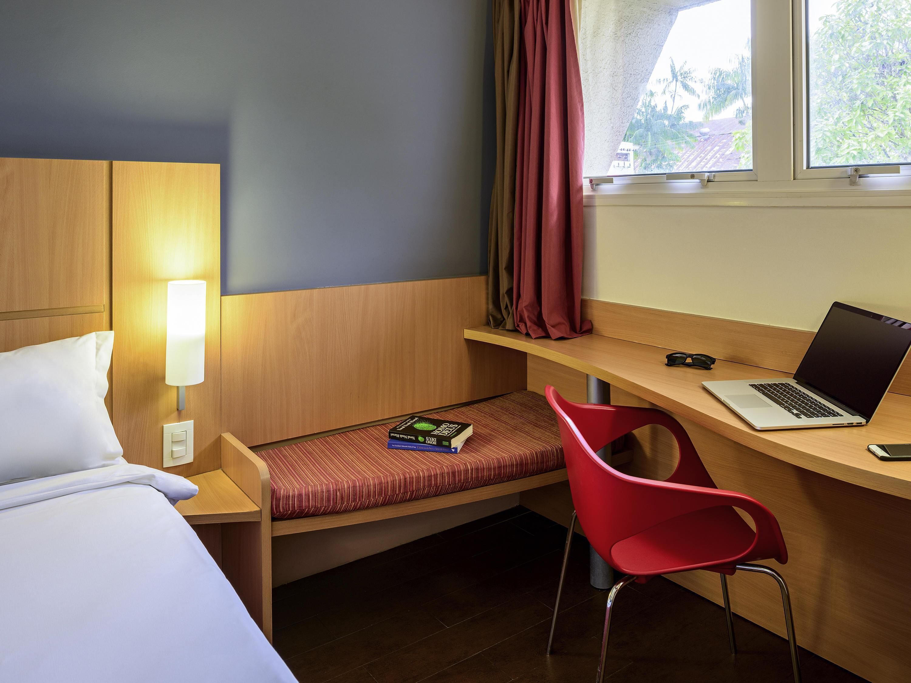 standard room, 1 double bed | minibar, in-room safe, desk, soundproofing