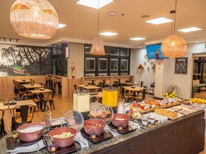 Daily buffet breakfast for a fee - Ibis Belem Aeroporto (Belém)