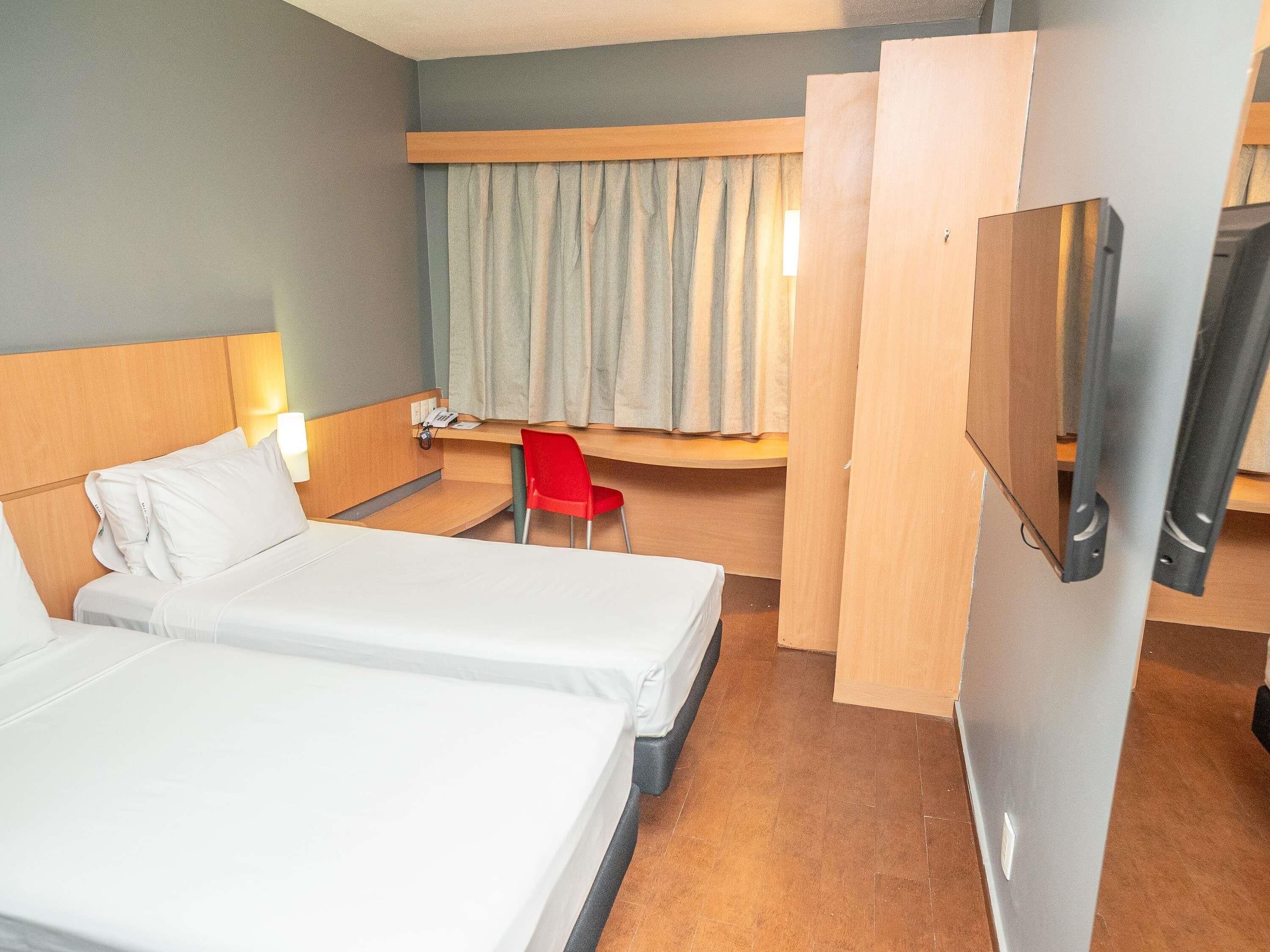 Standard Room, 2 Twin Beds | Minibar, in-room safe, desk, soundproofing