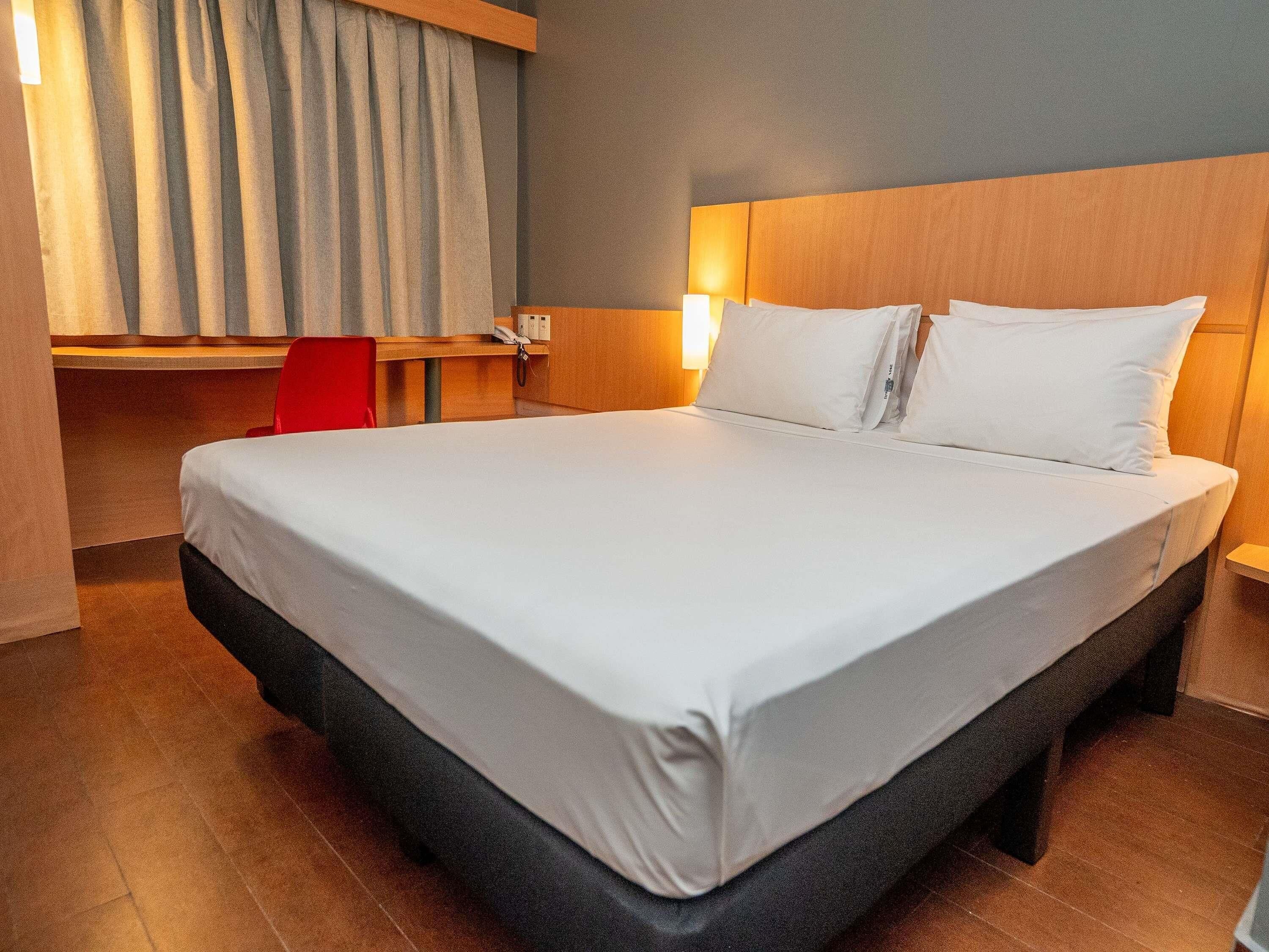 Standard Room, 1 Double Bed | Minibar, in-room safe, desk, soundproofing