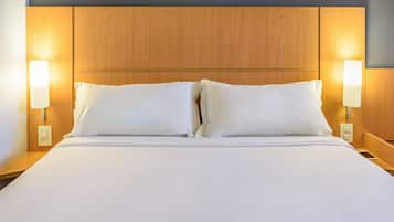 Minibaari, tallelokero huoneessa, työpöytä, äänieristys