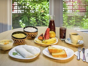 Daily buffet breakfast for a fee - Ibis Belem Aeroporto (Belém)