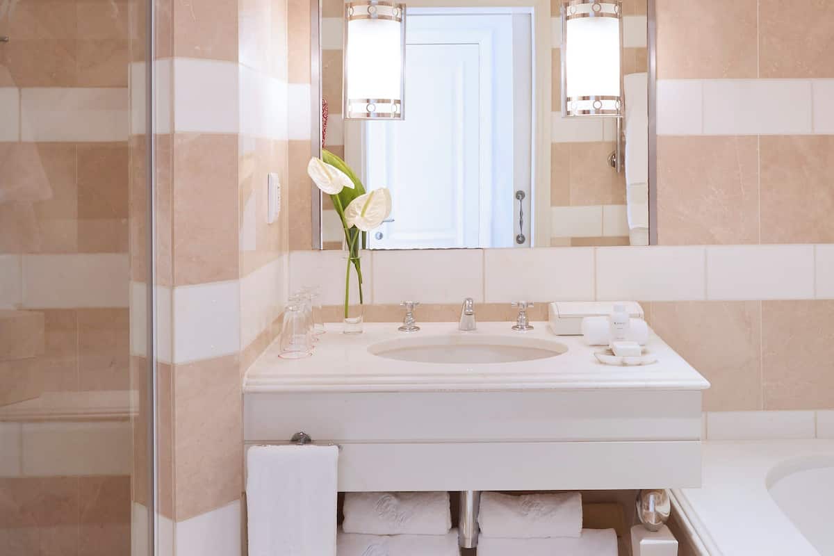 Sea Facing Family Room | Bathroom