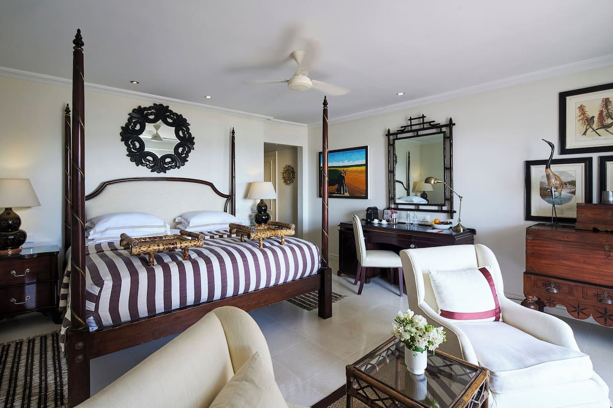 Junior Cabana (King) | Premium bedding, minibar, in-room safe, desk