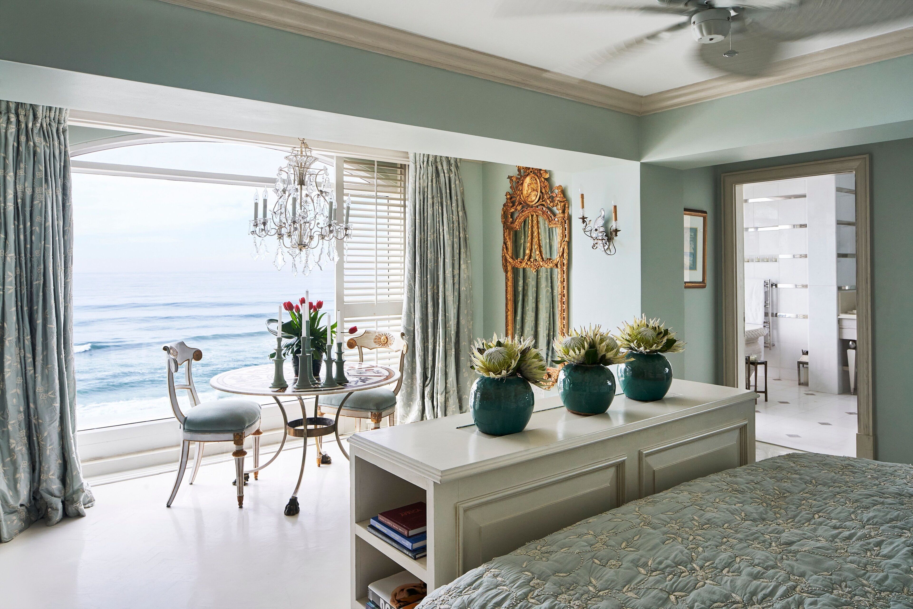 Suite presidencial | Ropa de cama de alta calidad, minibar, caja fuerte y escritorio