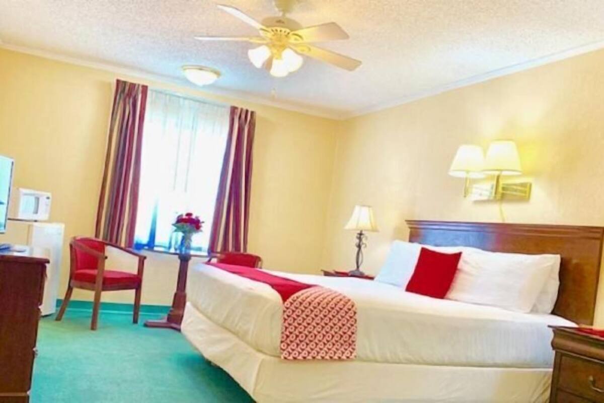 1 bedroom, free WiFi, bed sheets, alarm clocks