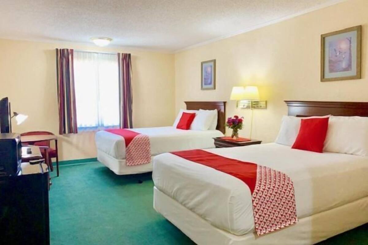 1 bedroom, free WiFi, bed sheets, alarm clocks