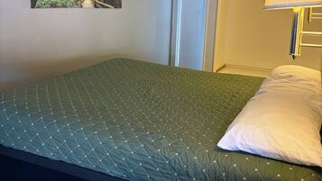 Deluxe Room, 1 King Bed, Non Smoking | Desk, free WiFi, bed sheets