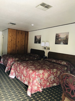 Escritorio, wifi gratis, ropa de cama