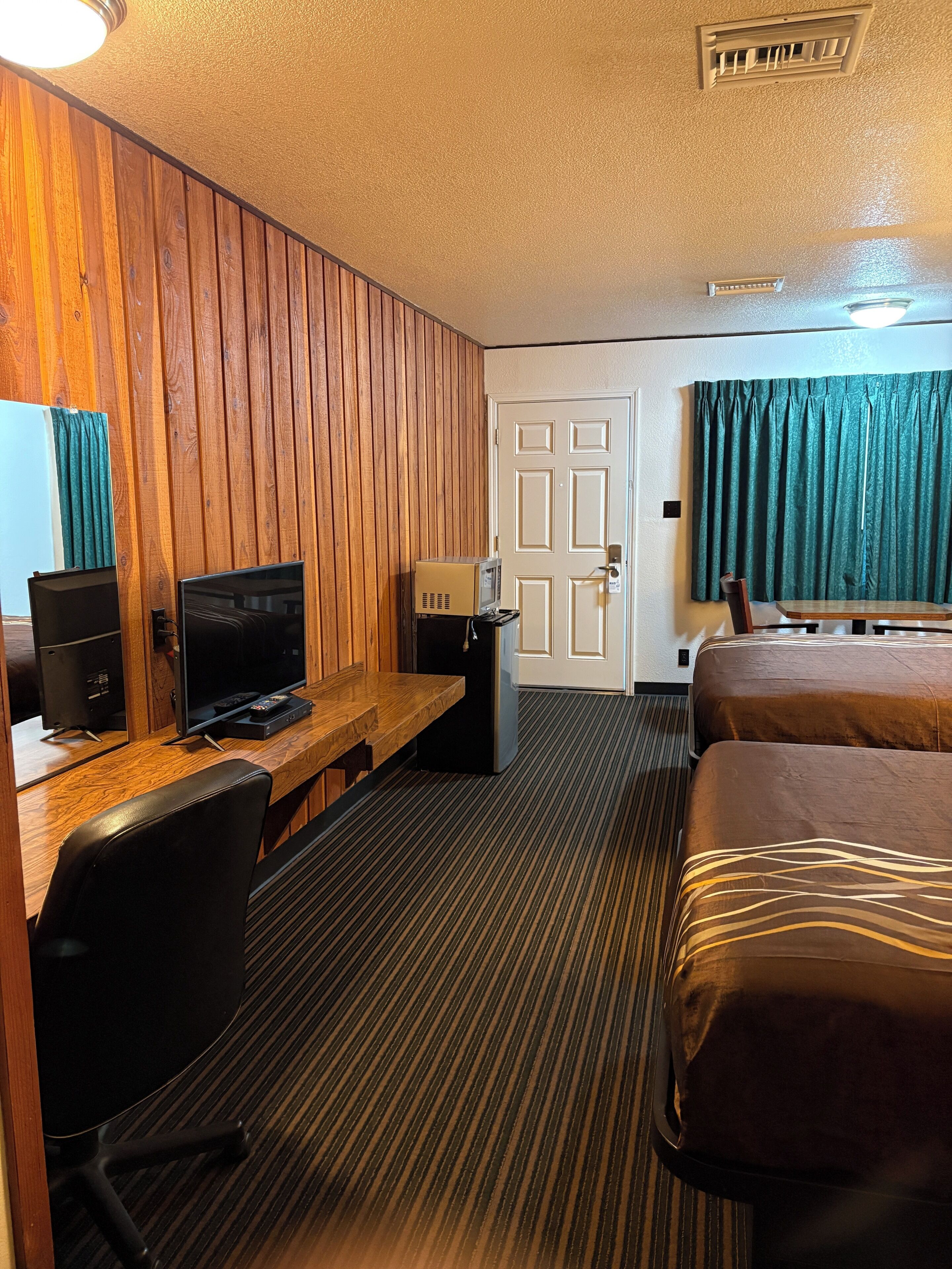 Kamer, 2 queensize bedden, niet-roken | Een bureau, gratis wifi, beddengoed