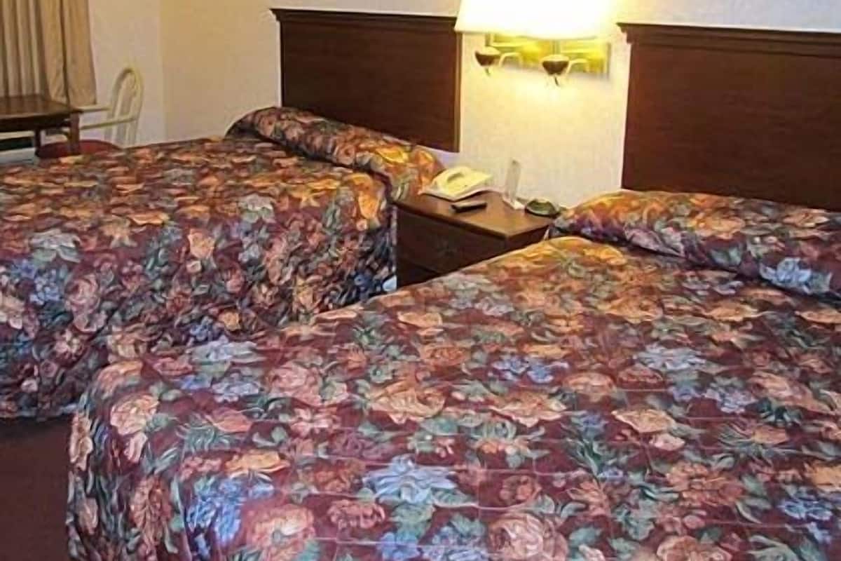 Two double beds nonsmoking | Iron/ironing board (on request), WiFi (free)