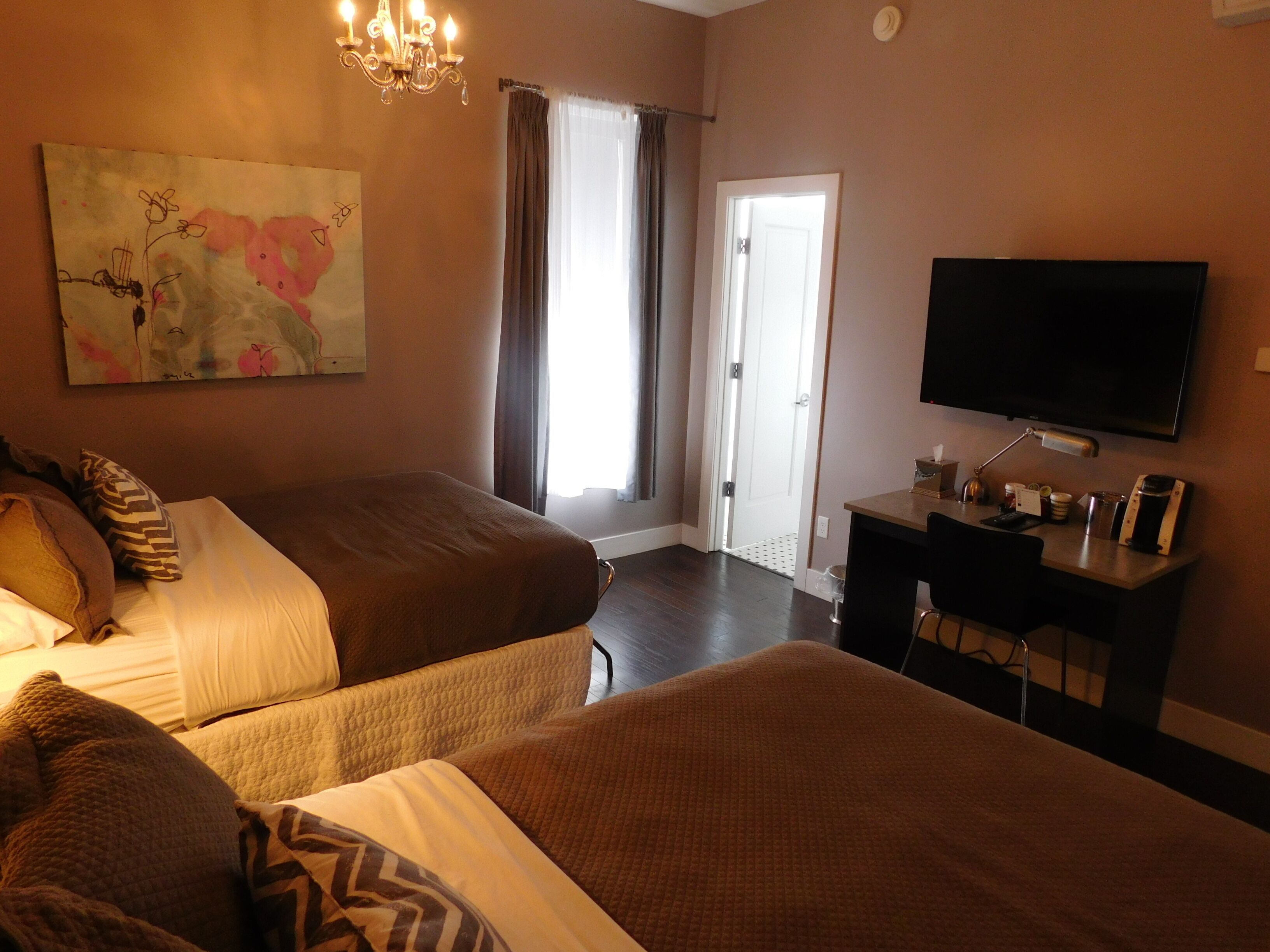 premium bedding, pillow-top beds, in-room safe, desk