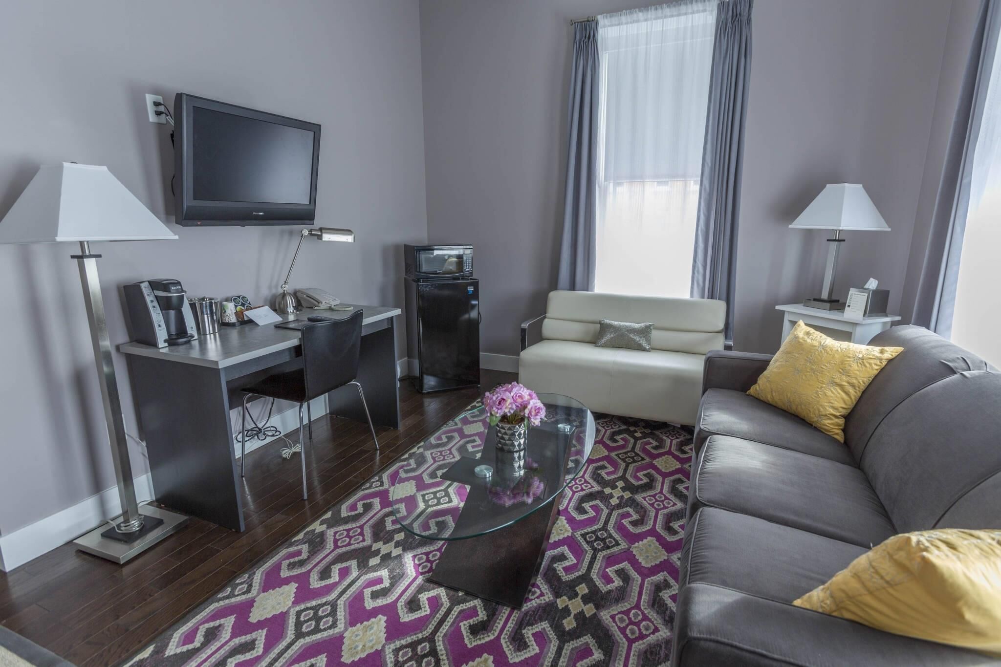 Suite, 1 King Bed with Sofa bed, Non Smoking (2 Person Sofabed)