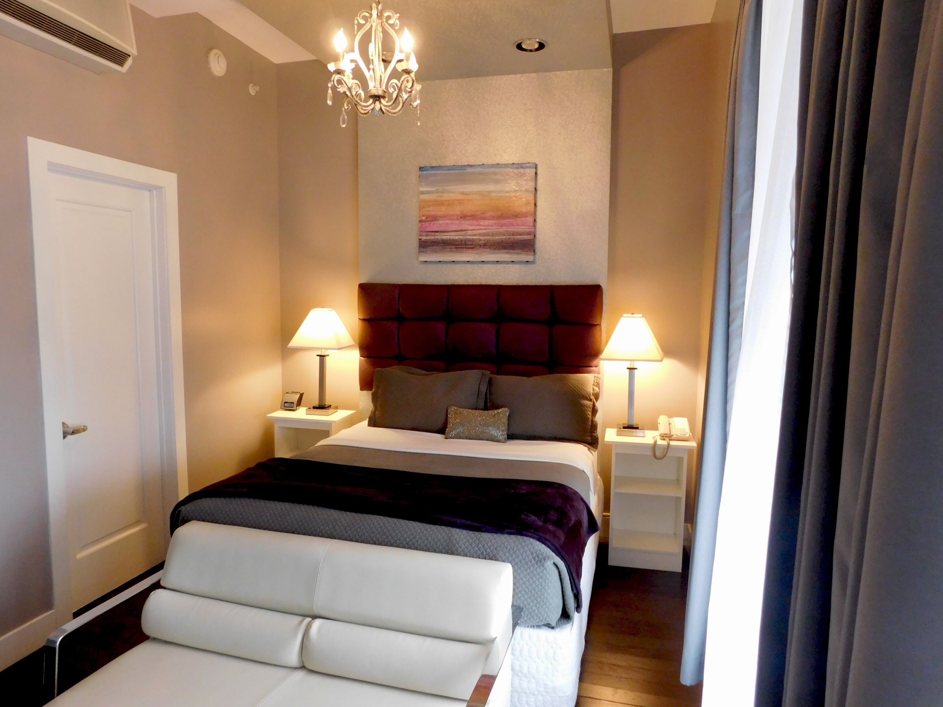 premium bedding, pillow-top beds, in-room safe, desk