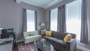 Suite, 1 King Bed with Sofa bed, Non Smoking (2 Person Sofabed) | Premium bedding, pillowtop beds, in-room safe, desk