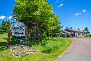 Property entrance - The Mountain Inn at Lutsen (Lutsen)