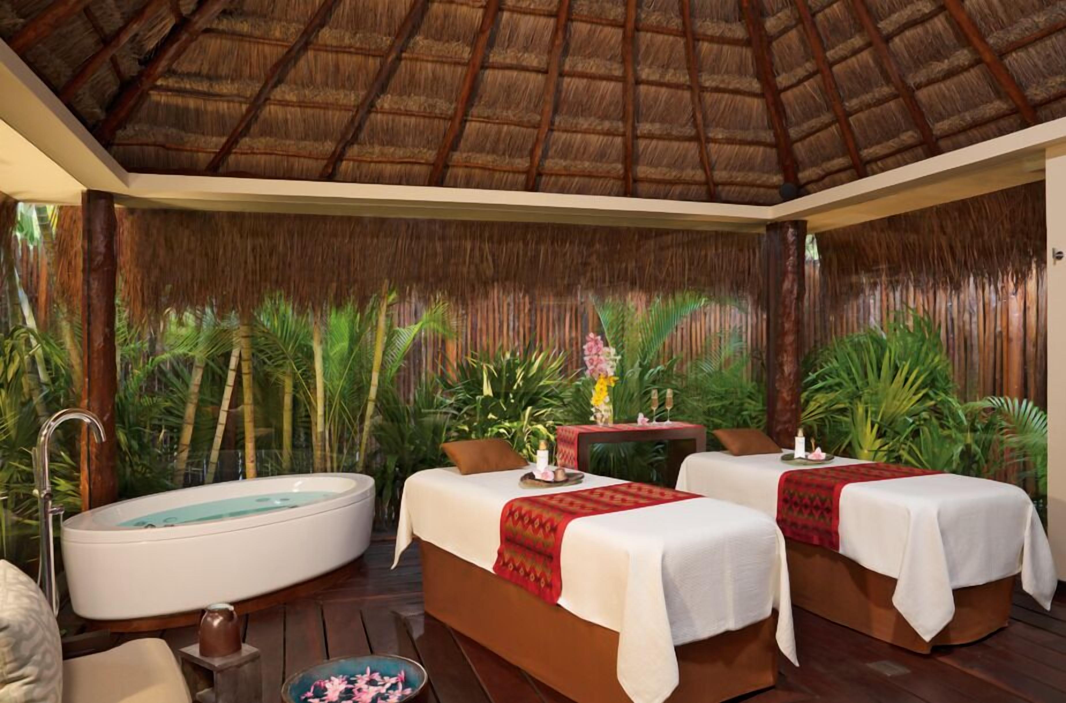 Private spa tub